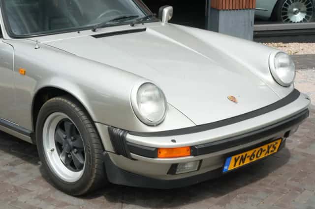Porsche 911 (1983) thumbnail 2