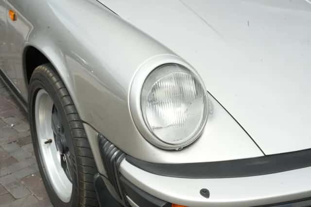 Porsche 911 (1983) thumbnail 3