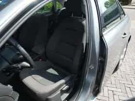 Audi A4 (2010) thumbnail 13