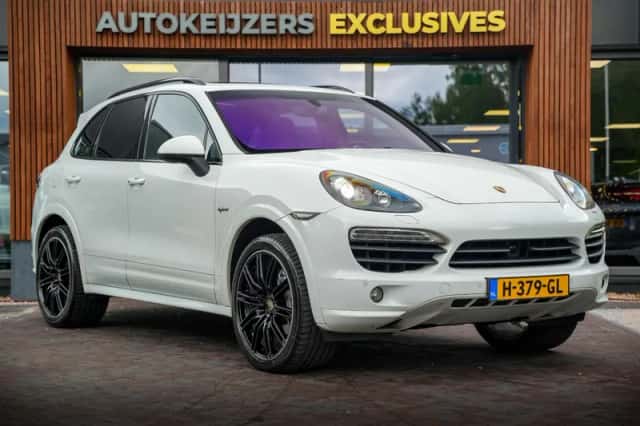 Porsche Cayenne (2012) thumbnail 1