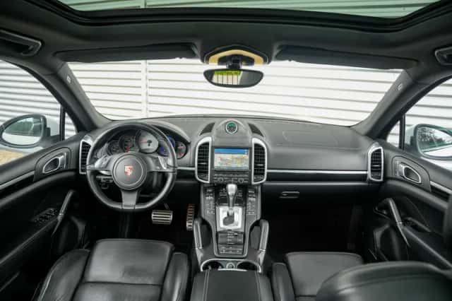 Porsche Cayenne (2012) thumbnail 2