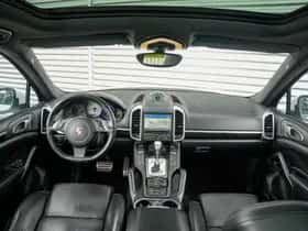 Porsche Cayenne (2012) thumbnail 2
