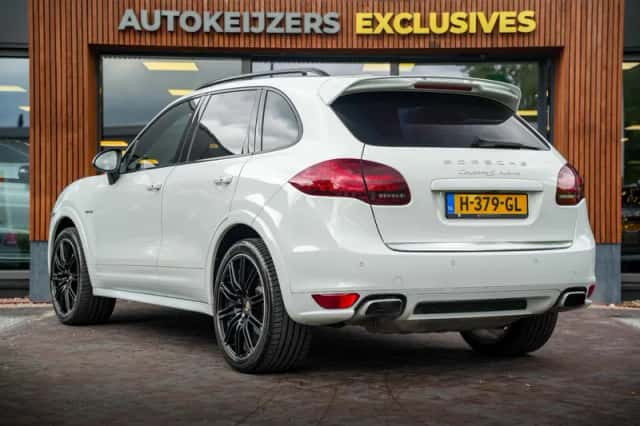 Porsche Cayenne (2012) thumbnail 3