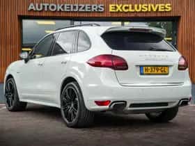 Porsche Cayenne (2012) thumbnail 3