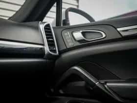 Porsche Cayenne (2012) thumbnail 23