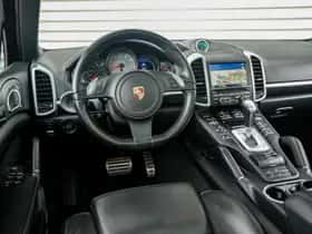 Porsche Cayenne (2012) thumbnail 4