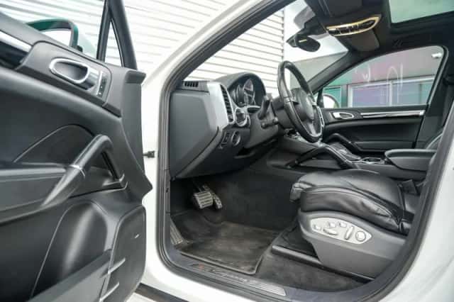 Porsche Cayenne (2012) thumbnail 6