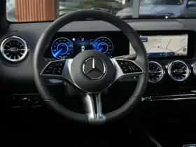 Mercedes-Benz EQB (2025) thumbnail 2