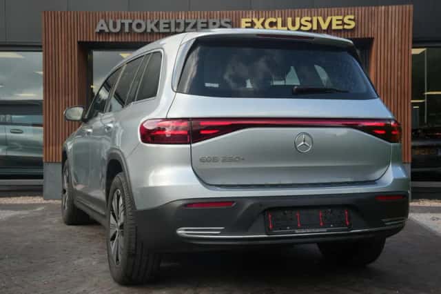 Mercedes-Benz EQB (2025) thumbnail 3