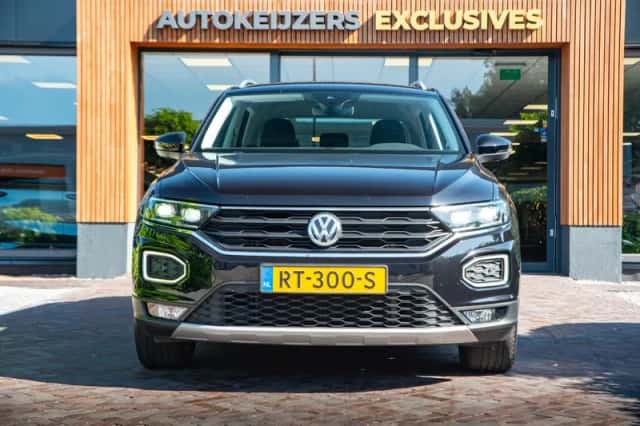 Volkswagen T-Roc (2018) thumbnail 2