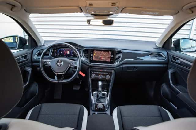 Volkswagen T-Roc (2018) thumbnail 3