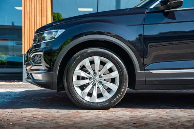 Volkswagen T-Roc (2018) thumbnail 4