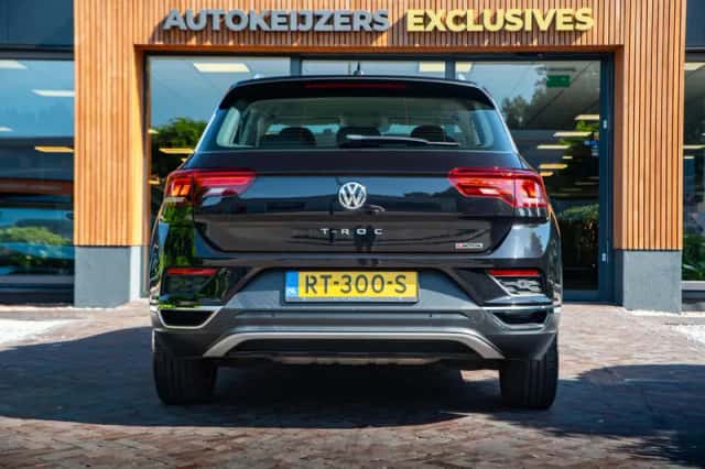 Volkswagen T-Roc (2018) thumbnail 6