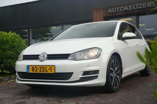 Volkswagen Golf (2013) thumbnail 3