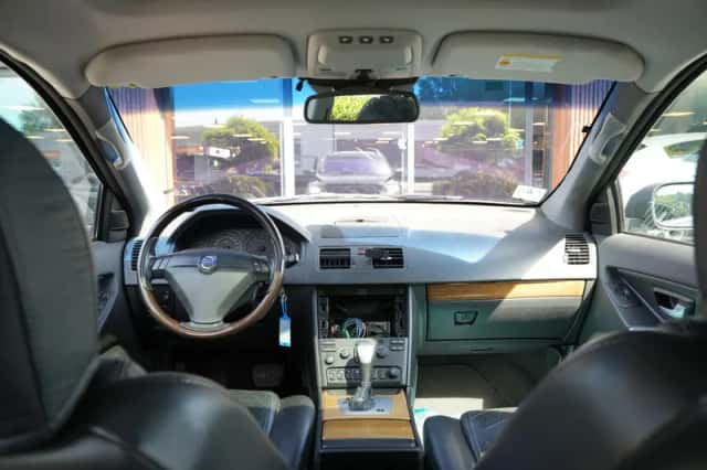 Volvo XC90 (2003) thumbnail 2