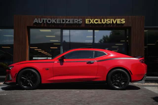 Chevrolet Camaro (2016) thumbnail 4
