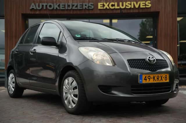 Toyota Yaris (2009) thumbnail 1