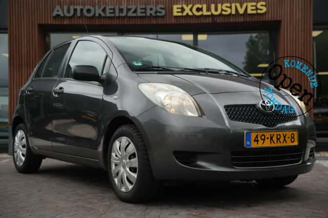 Toyota Yaris (2009) thumbnail 1