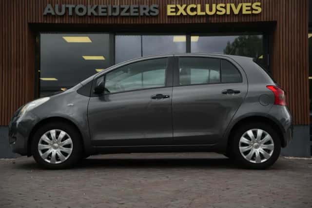 Toyota Yaris (2009) thumbnail 5