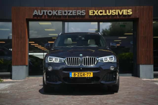 BMW X4 (2015) thumbnail 2