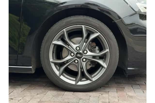 Ford Focus (2018) thumbnail 2