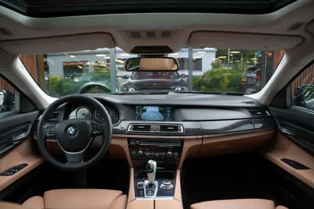 BMW 7-Serie (2009) thumbnail 2