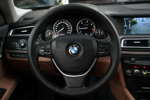 BMW 7-Serie (2009) thumbnail 6