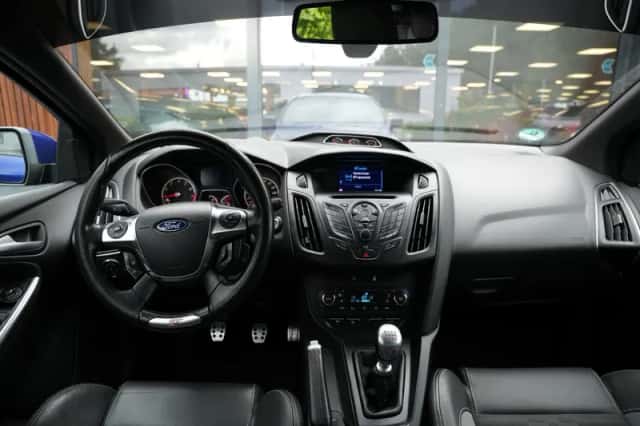 Ford Focus (2012) thumbnail 2