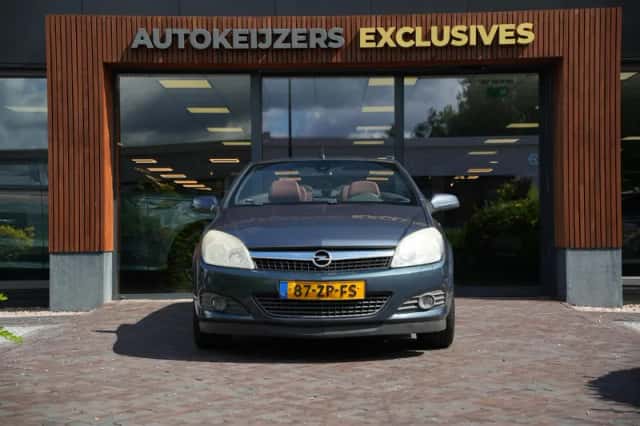 Opel Astra (2008) thumbnail 3