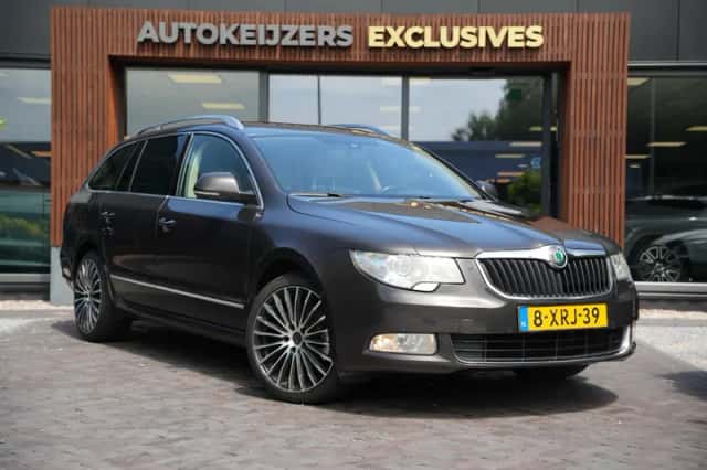 Škoda Superb (2011) thumbnail 1