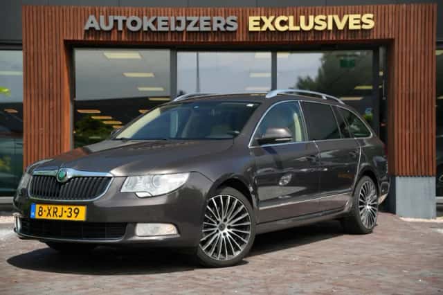 Škoda Superb (2011) thumbnail 5