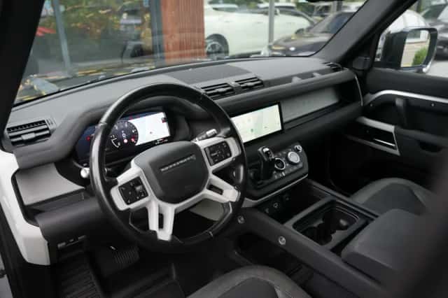 Land Rover Defender (2020) thumbnail 2