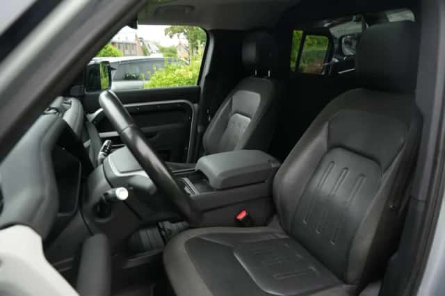 Land Rover Defender (2020) thumbnail 4