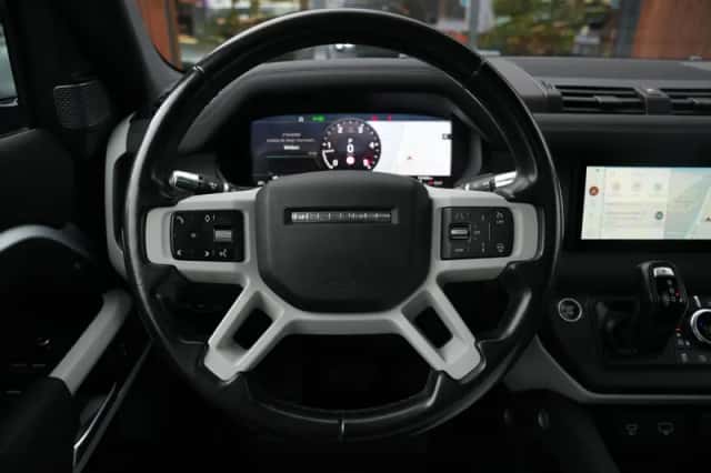 Land Rover Defender (2020) thumbnail 5