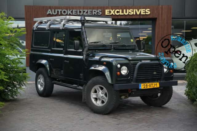 Land Rover Defender (2004) thumbnail 1