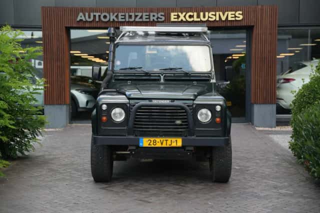 Land Rover Defender (2004) thumbnail 2