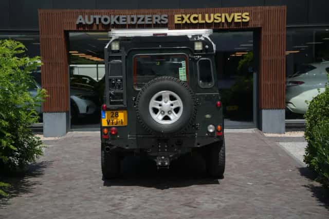 Land Rover Defender (2004) thumbnail 6
