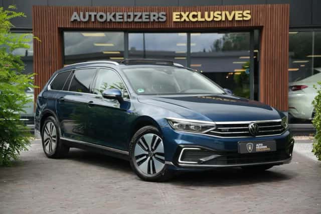 Volkswagen Passat (2021) thumbnail 1