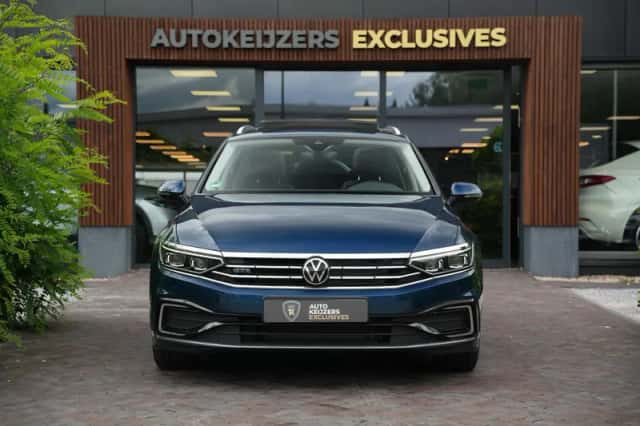 Volkswagen Passat (2021) thumbnail 3