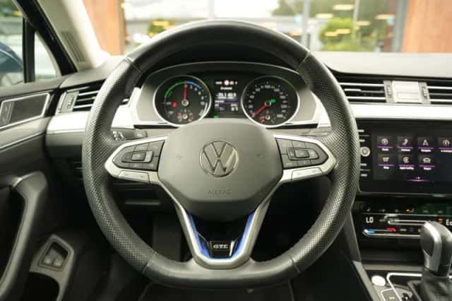 Volkswagen Passat (2021) thumbnail 4
