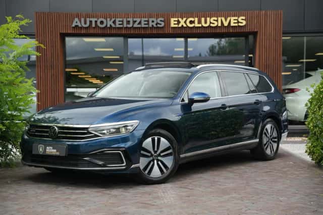 Volkswagen Passat (2021) thumbnail 5