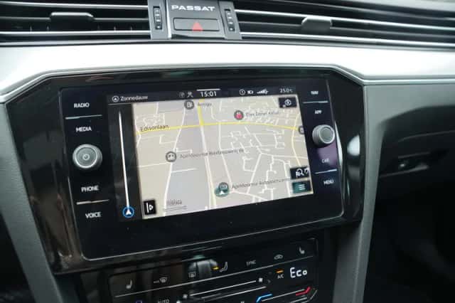 Volkswagen Passat (2021) thumbnail 6