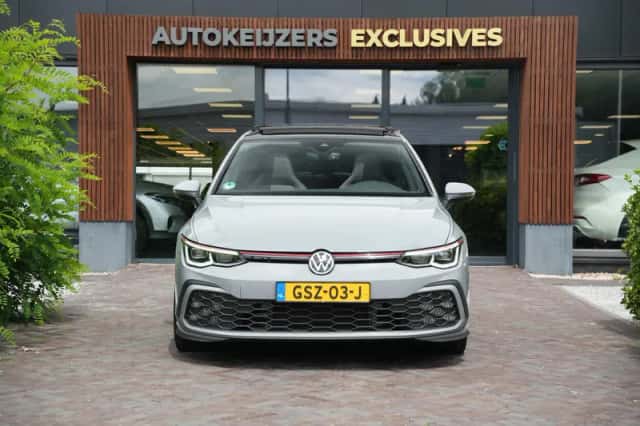 Volkswagen Golf (2024) thumbnail 3
