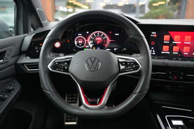 Volkswagen Golf (2024) thumbnail 6