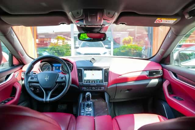 Maserati Levante (2017) thumbnail 2