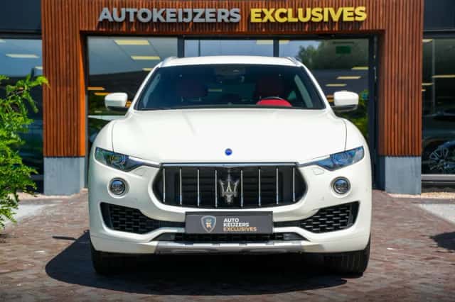 Maserati Levante (2017) thumbnail 3