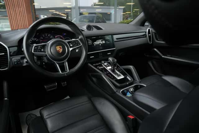 Porsche Cayenne (2018) thumbnail 2