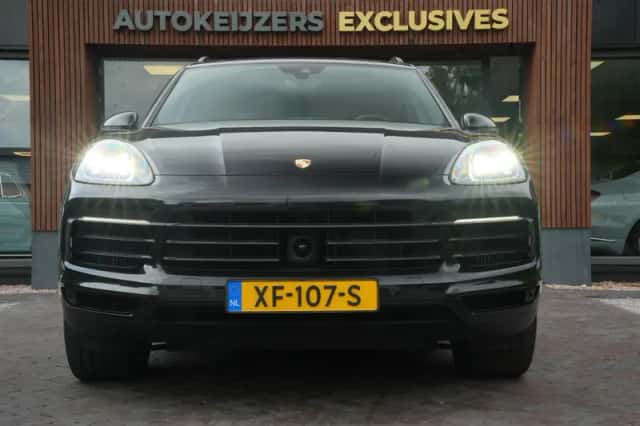 Porsche Cayenne (2018) thumbnail 3
