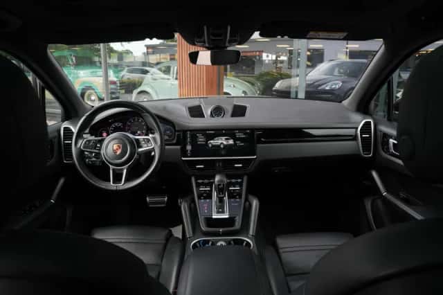 Porsche Cayenne (2018) thumbnail 6