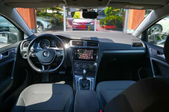 Volkswagen Golf (2018) thumbnail 2
